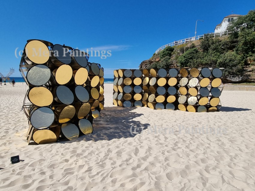 SCULPTURE AT TAMARAMA BEACH