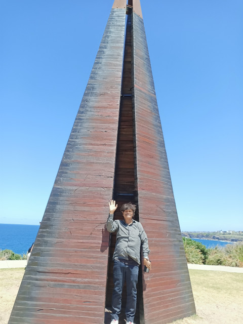 There is neither painting, nor sculpture....